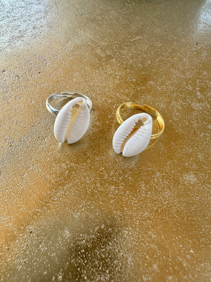 Cowrie Ring 🐚